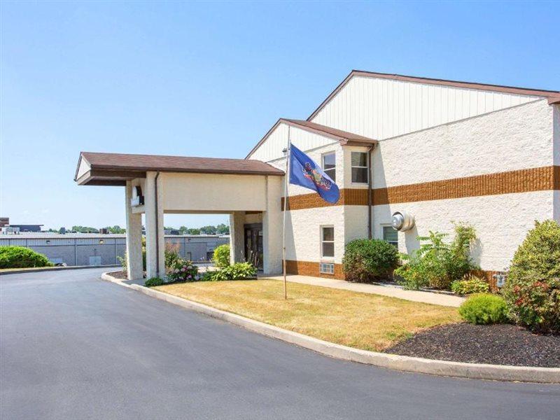 Days Inn By Wyndham Lancaster Pa Dutch Country Ronks Exterior photo